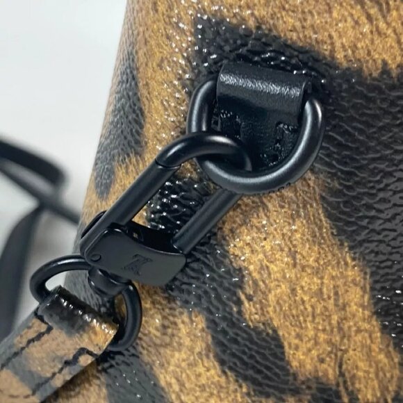 LOUIS VUITTON M43001 Monogram Reverse Camera box 2WAY bag Shoulder Bag - Picture 9 of 16